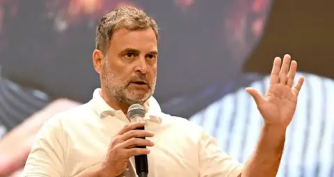 राहुल गांधी का भाजपा पर हमला, बोले- वोट चोरी के आरोपों पर केस हुआ तो मामला कानूनी हो जाएगा
