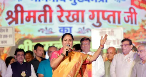 यमुना की सफाई के लिए CM रेखा गुप्ता ने किया श्रमदान, 70 घाटों पर चला अभियान; लोगों से की खास अपील