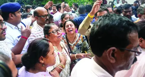 कोलकाता दुर्गा पूजा भगदड़: मृतकों के परिजनों को 25 लाख रुपये और सरकारी नौकरी, मरने वालों की संख्या 19 हुई