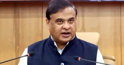 हिमंत सरमा का आरोप- सरकार गिराने की साजिश रच रहीं ‘राष्ट्रविरोधी ताकतें’, प्रशांत भूषण ने दिया जवाब