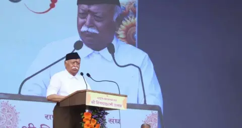 Vijayadashami 2026: मोहन भागवत बोले- आपसी विभाजन ने भारत को किया कमजोर, आंदोलन का उद्देश्य समाधान होना चाहिए