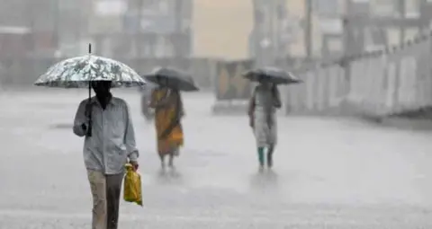 आंध्र प्रदेश और तेलंगाना में बारिश, आंधी और बिजली गिरने का अलर्ट, जानें अगले तीन दिनों का मौसम