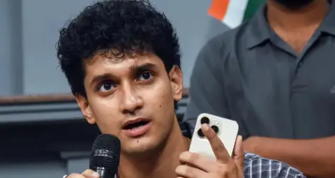 तिहाड़ जेल से बाहर आते ही सौरव दास का मजाकिया अंदाज वायरल, बोले- ‘अंदर शीशा ही नहीं था’