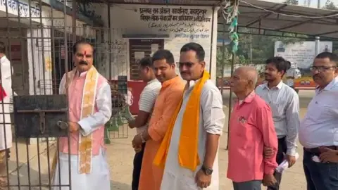 latest news subkuz - दरभंगा स्नातक-शिक्षक MLC चुनाव के लिए वोटिंग जारी, बीजेपी प्रदेश अध्यक्ष संजय सरावगी और सांसद गोपाल जी ठाकुर ने डाला वोट