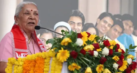 आनंदीबेन पटेल ने कहा- 'गर्लफ्रेंड बनाने में बुराई नहीं, लेकिन शादी के वादे को निभाना जरूरी'