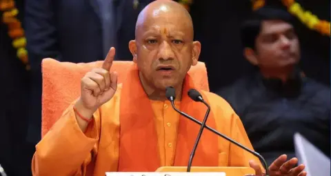 CM योगी बोले- यूपी बना ब्रेकथ्रू स्टेट, अफसरों को जनसेवा और नई तकनीक अपनाने की सलाह