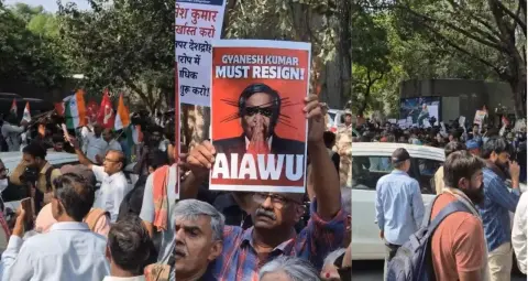 दिल्ली में चुनाव आयोग के खिलाफ प्रदर्शन, 'ज्ञानेश कुमार गद्दी छोड़' के नारे, कई लोग हिरासत में