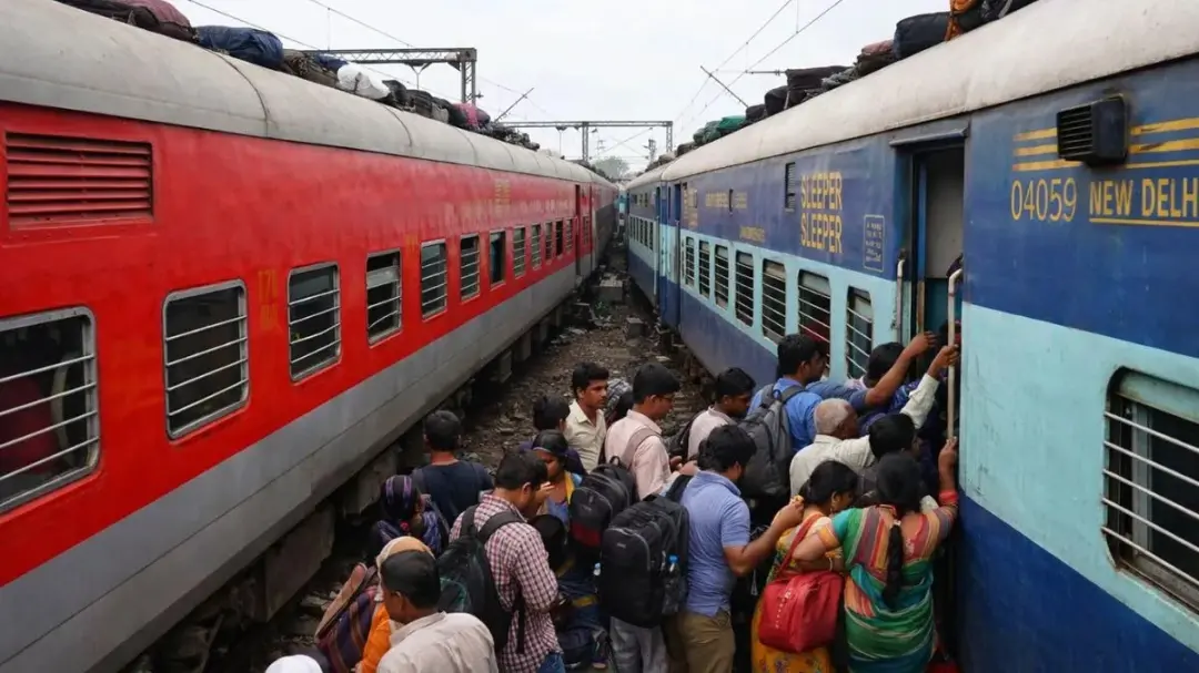 रेलवे यात्रियों के लिए बड़ी राहत! सिर्फ 45 पैसे में 10 लाख का बीमा, अब PRS काउंटर पर भी सुविधा