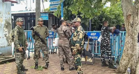 बंगाल में छात्रा से रेप और हत्या का आरोपी पुलिस एनकाउंटर में ढेर, हथियार छीनकर भागने का आरोप