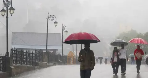 वाराणसी समेत पूर्वांचल में भारी बारिश का ऑरेंज अलर्ट, चक्रवात अर्नब से बदलेगा मौसम