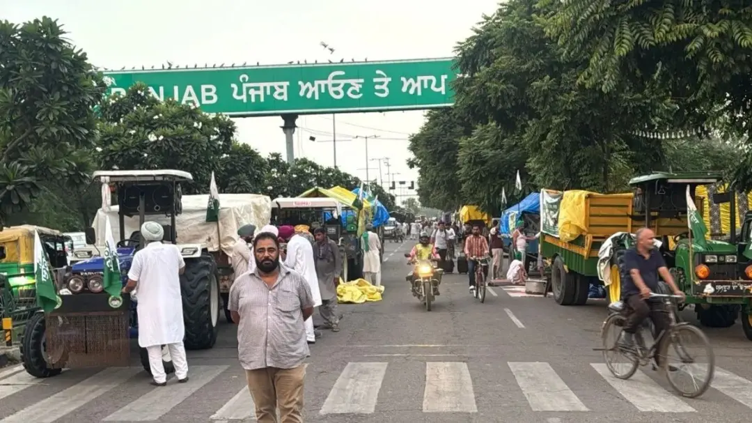 अलीगढ़ में टेंपो में किसान के 91 हजार रुपये चोरी, बनियान-पैंट काटकर निकाली नकदी; केस दर्ज
