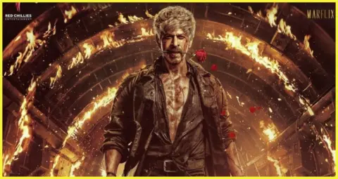 Shah Rukh Khan King Poster: मुंह में गुलाब, हाथ में बंदूक... शाहरुख खान का नया लुक आया सामने