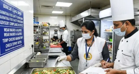 गुरुग्राम में खाद्य सुरक्षा को लेकर जांच तेज, सेक्टर-31 के फूड आउटलेट्स को साफ-सफाई के निर्देश