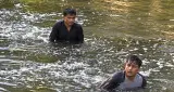 latest news subkuz - सेक्टर-22 में घर का ताला तोड़कर चोरी, पीछा करने पर नाले में कूदे दो आरोपी, लोगों ने पकड़ा
