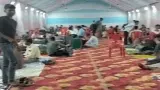 आगरा रेलवे स्टेशन पर PET अभ्यर्थियों का हुजूम, प्लेटफॉर्म पर रात बिताने को मजबूर हुए परीक्षार्थी; 49 केंद्रों पर 45 हजार देंगे परीक्षा