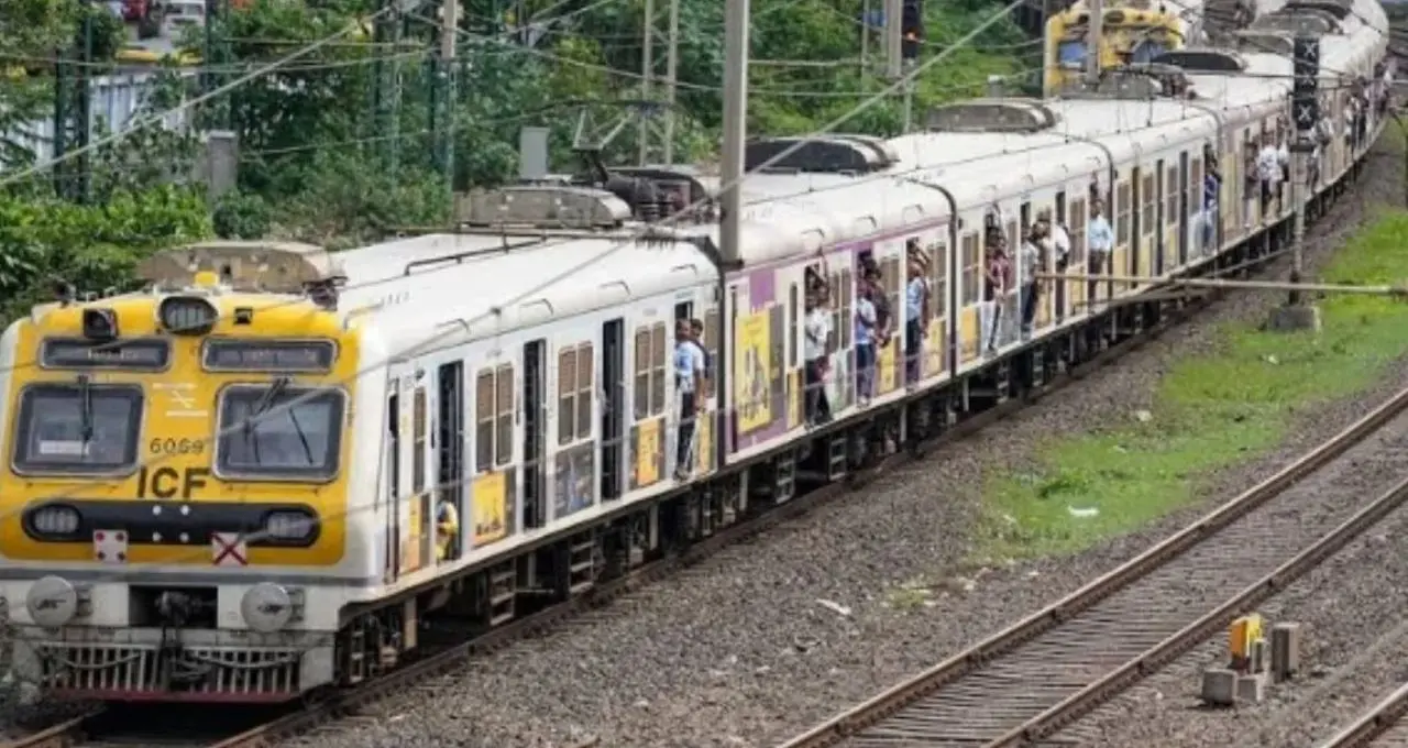 Sealdah Puja Special Train 2026: পুজোয় শিয়ালদহ শাখায় একগুচ্ছ স্পেশাল লোকাল! কোন রুটে চলবে, কোন ট্রেন বাতিল? দেখে নিন সম্পূর্ণ তালিকা
