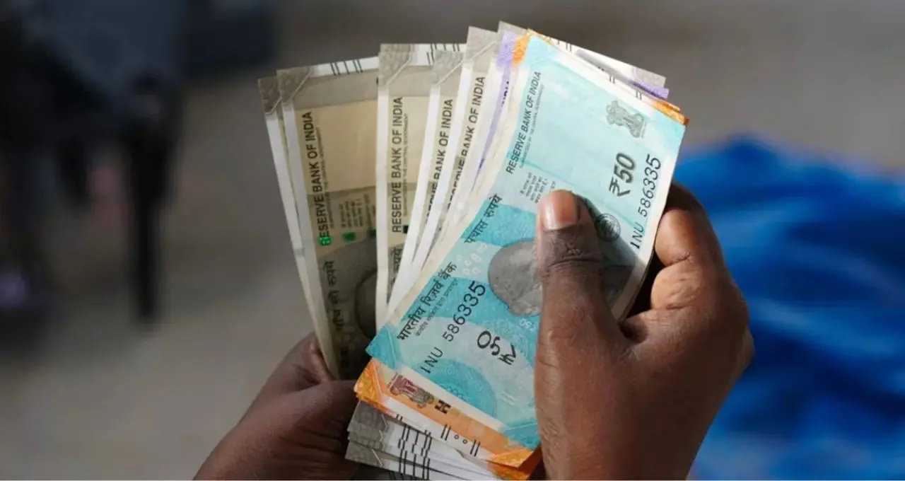 RBI का नया CAS नियम: अब FD, शेयर और म्यूचुअल फंड की जानकारी मिलेगी एक जगह, जानें ग्राहकों को क्या होगा फायदा
