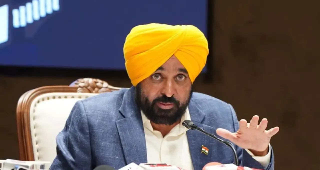  भगवंत मान की फ्रांस यात्रा को मंजूरी नहीं मिलने पर हाईकोर्ट पहुंची पंजाब सरकार, केंद्र के फैसले को दी चुनौती