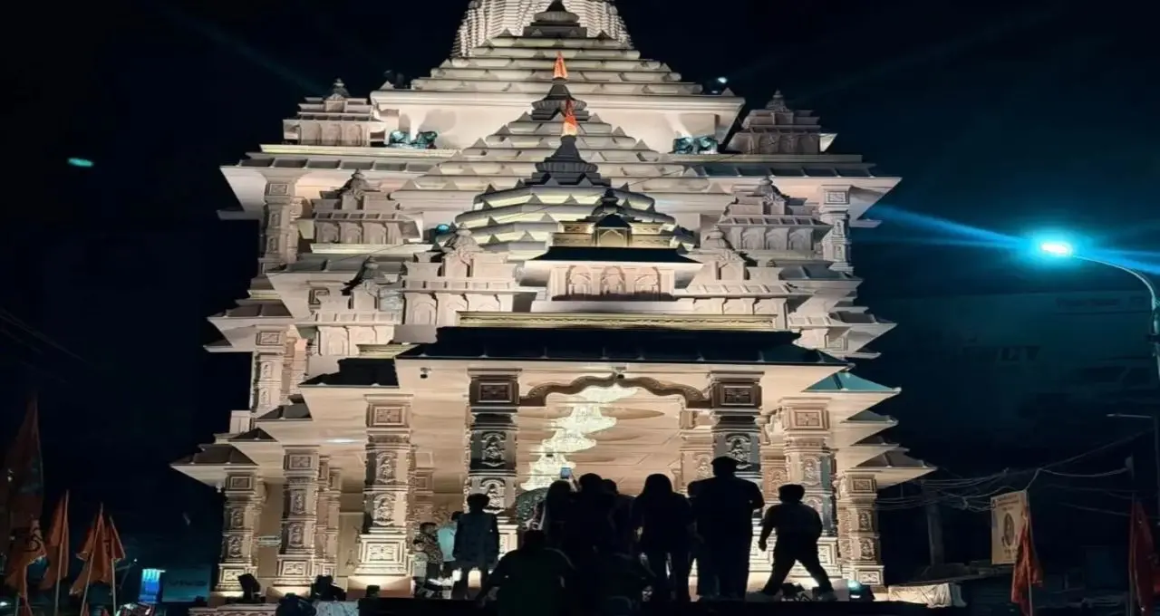 Durga Puja 2026: বনগাঁয় পুজো দেখতে যাওয়ার পরিকল্পনা? মিস করবেন না এই ৫ দুর্গাপুজো, রাম মন্দির থেকে সোমনাথের আদলে নজরকাড়া মণ্ডপ!
