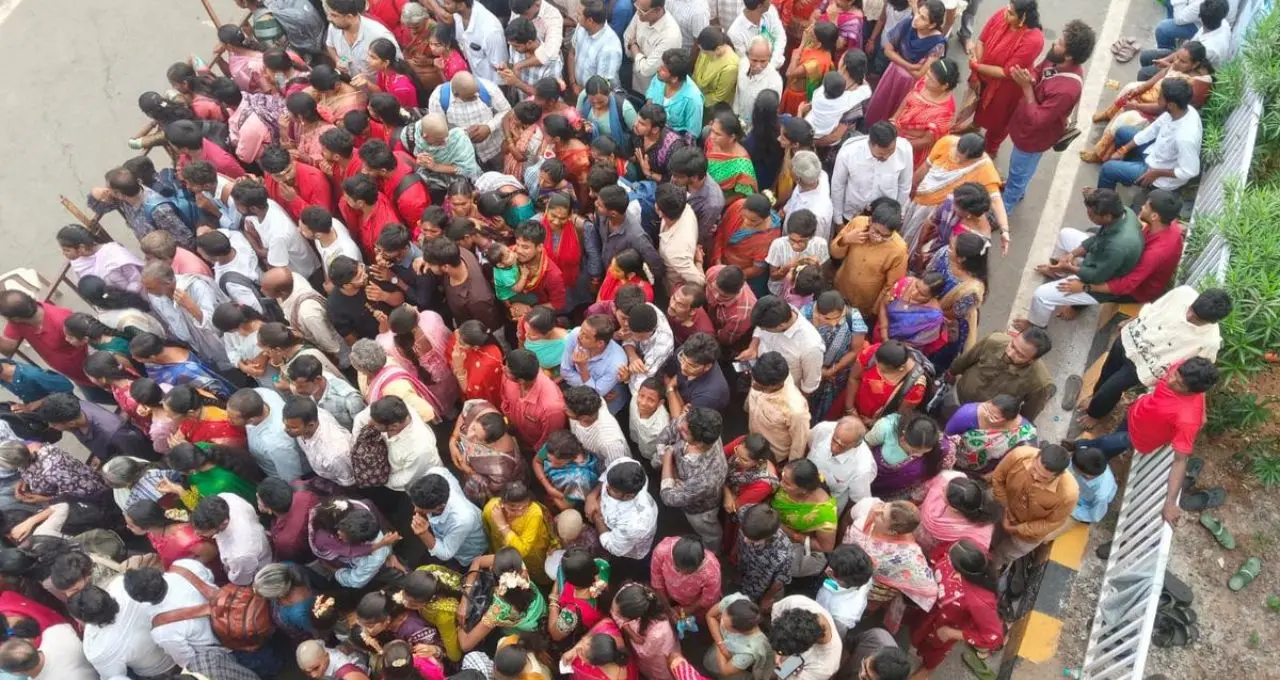आंध्र प्रदेश के रायचोटी में TDP-YSRCP झड़प, 15 कारें क्षतिग्रस्त