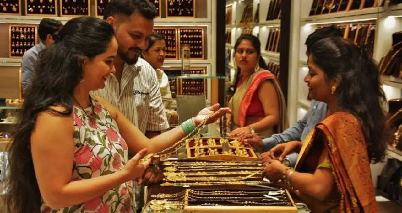 Gold Silver Import: भारत में सोने का आयात 81% और चांदी का 49% घटा, जानें क्या है बड़ी वजह