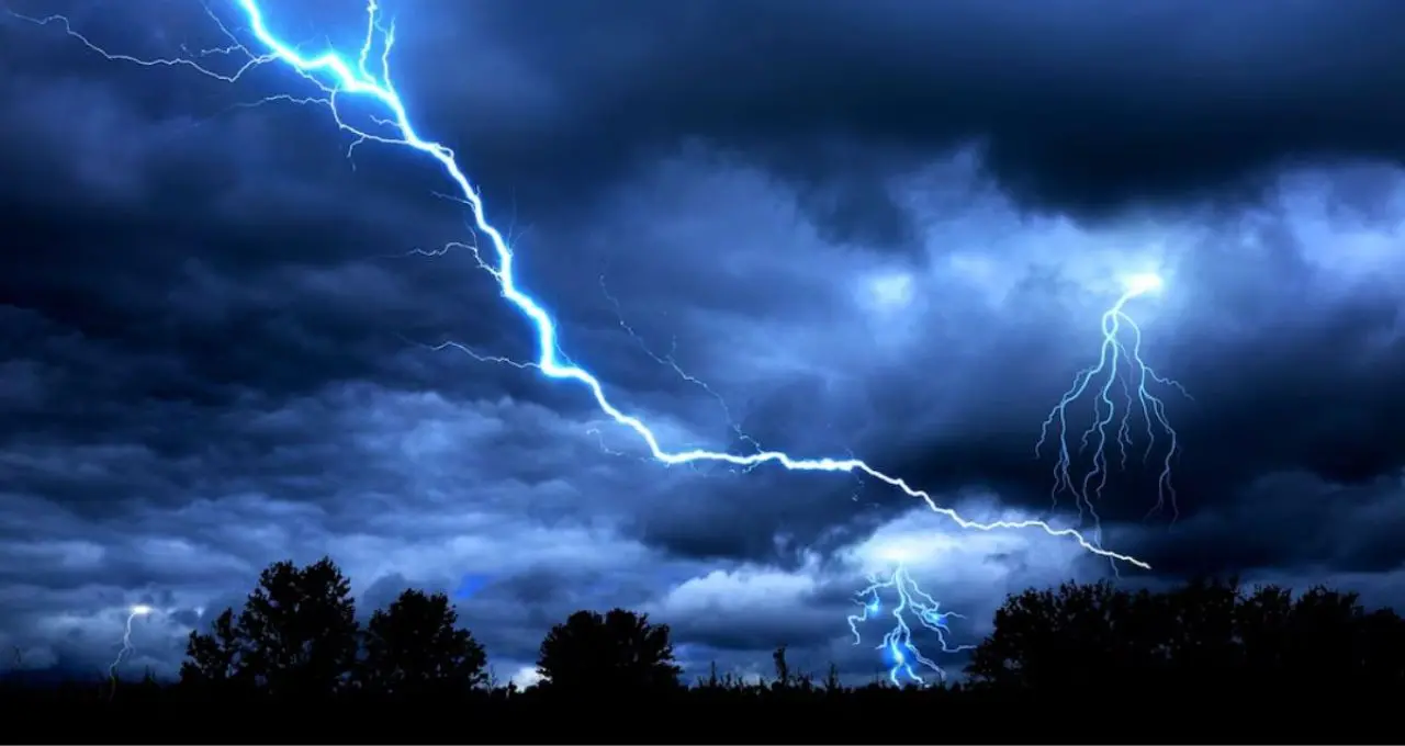 Weather Alert: आज 23 राज्यों में भारी बारिश और आंधी का अलर्ट, 75 किमी प्रति घंटे की रफ्तार से चल सकती हैं हवाएं