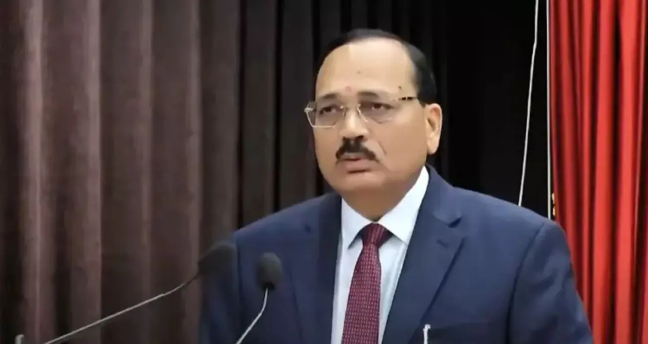 CJI Surya Kant at NLSIU: ‘कानूनी पेशा कमजोर दिल वालों के लिए नहीं’, लॉ ग्रेजुएट्स को CJI सूर्यकांत की नसीहत