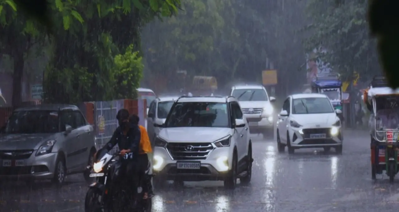 UP Weather Today: यूपी में अगले 5 दिन साफ रहेगा मौसम, दिन में बढ़ेगी गर्मी और रात में महसूस होगी ठंड