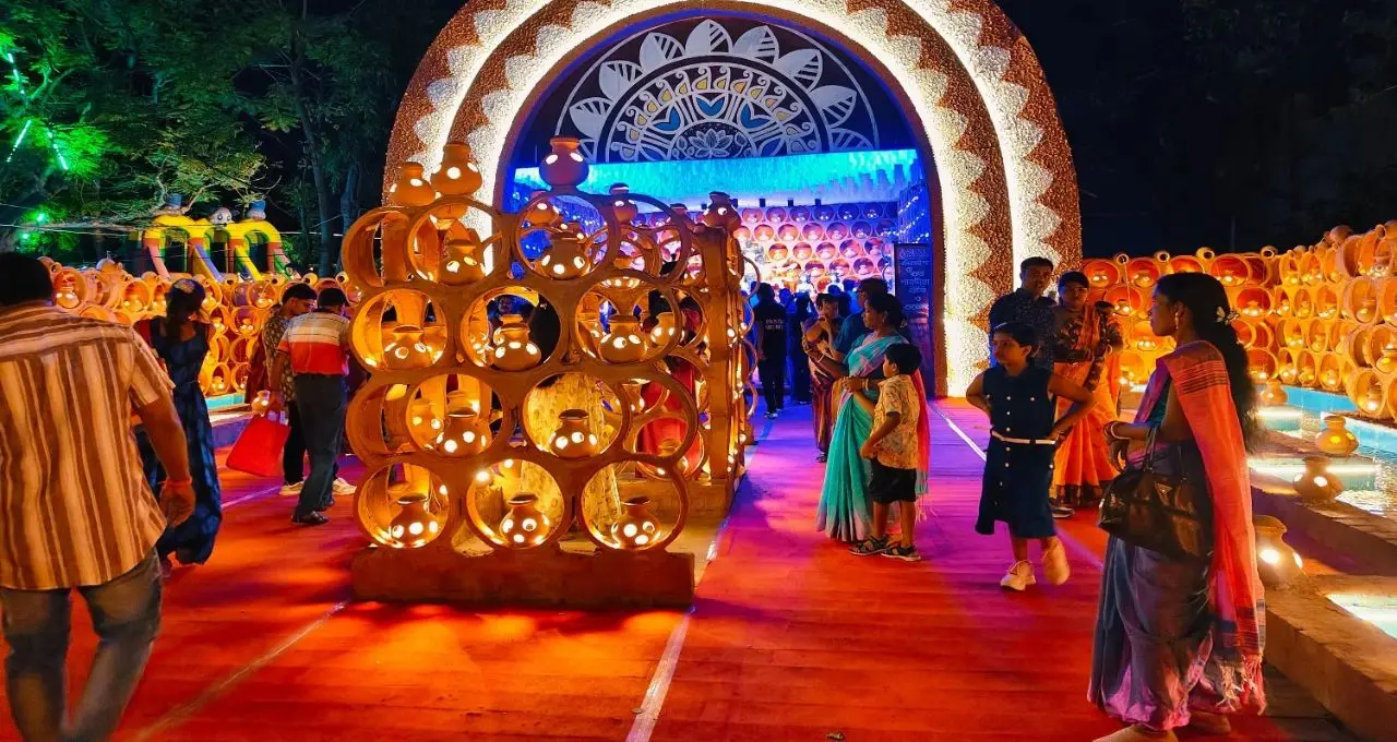 Durga Puja 2026: দেশপ্রেম থেকে নেপালের ভয়াবহ দুর্ঘটনা, থিমের বৈচিত্র্যে জমজমাট বসিরহাটের পুজো! কোন মণ্ডপে কী চমক?
