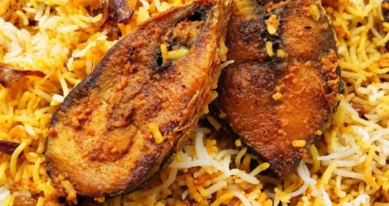 Ilish Biriyani: মাত্র ৬০ টাকায় ইলিশ বিরিয়ানি! পুজোর মুখে সস্তায় পেটপুজোর ধামাকা অফার ডায়মন্ড হারবারের এই দোকানে
