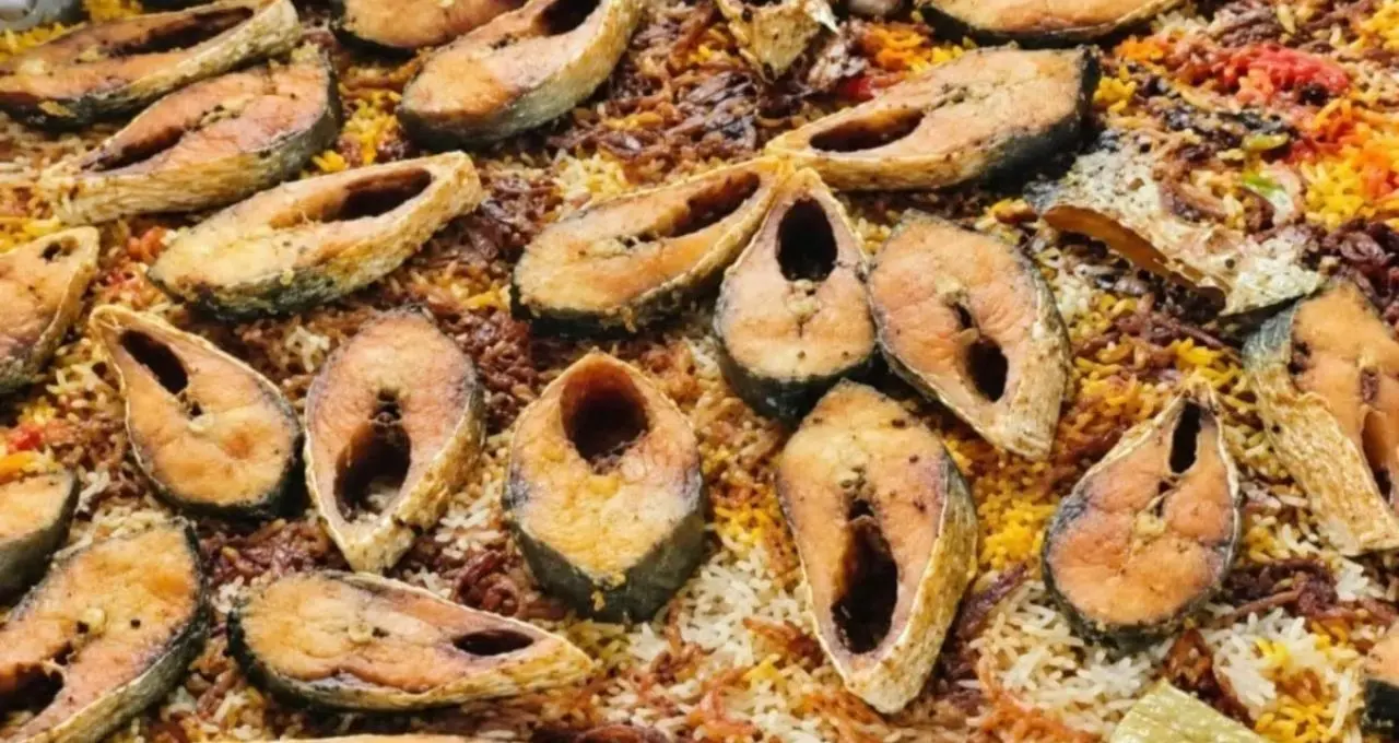 Ilish Biriyani: মাত্র ৬০ টাকায় ইলিশ বিরিয়ানি! পুজোর মুখে সস্তায় পেটপুজোর ধামাকা অফার ডায়মন্ড হারবারের এই দোকানে
