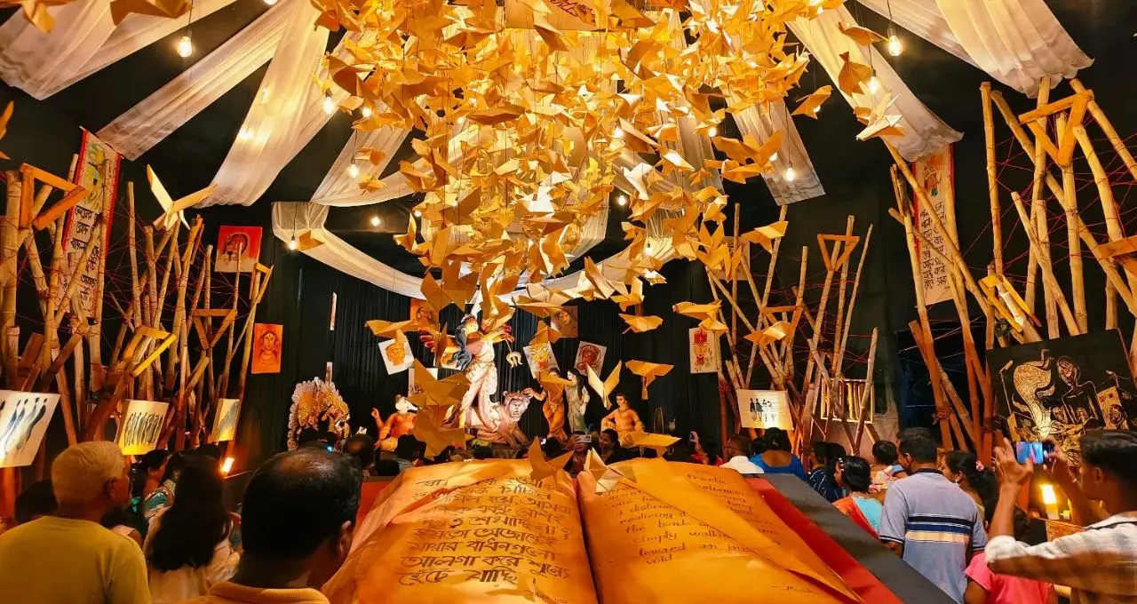 Durga Puja 2026: দেশপ্রেম থেকে নেপালের মর্মান্তিক দুর্ঘটনা, অভিনব থিমে নজর কাড়ছে বসিরহাটের দুর্গাপুজো! কোন মণ্ডপে কী চমক?