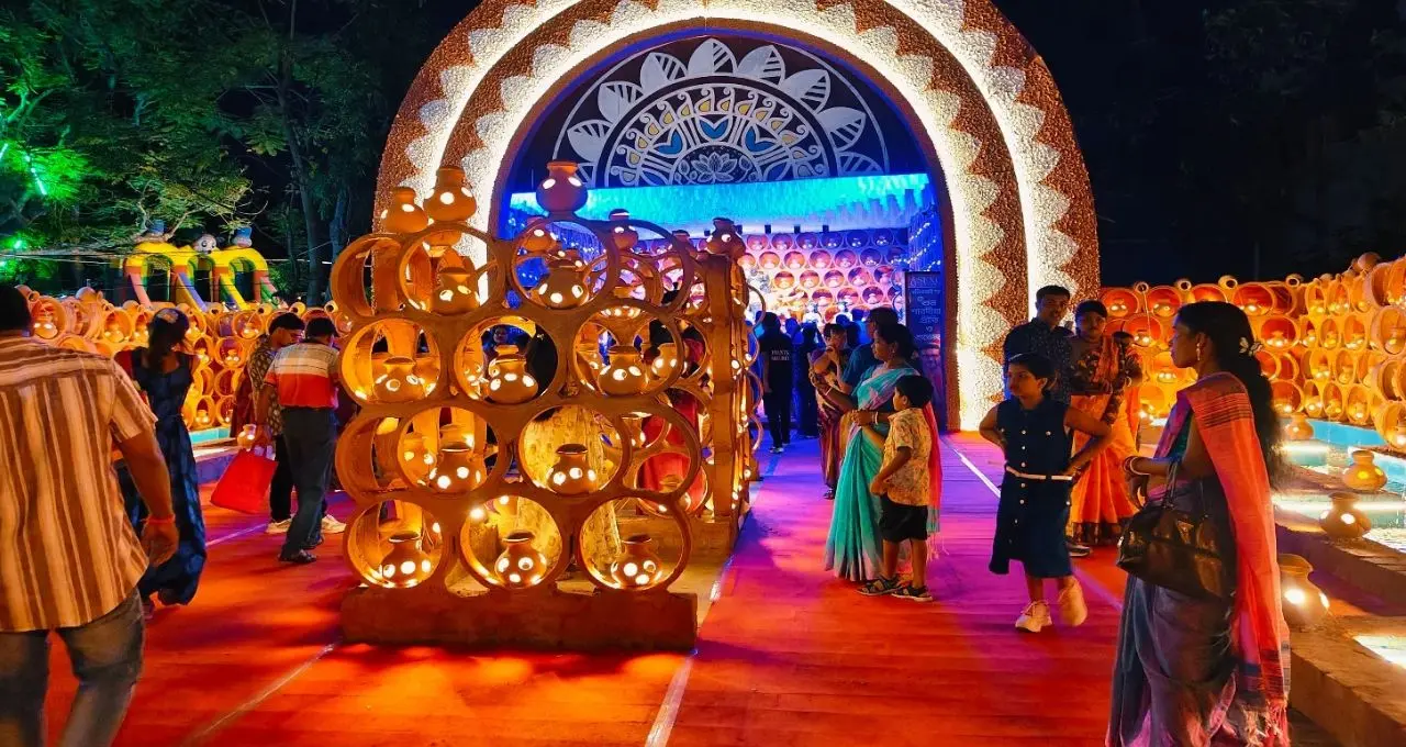 Durga Puja 2026: দেশপ্রেম থেকে নেপালের মর্মান্তিক দুর্ঘটনা, অভিনব থিমে নজর কাড়ছে বসিরহাটের দুর্গাপুজো! কোন মণ্ডপে কী চমক?