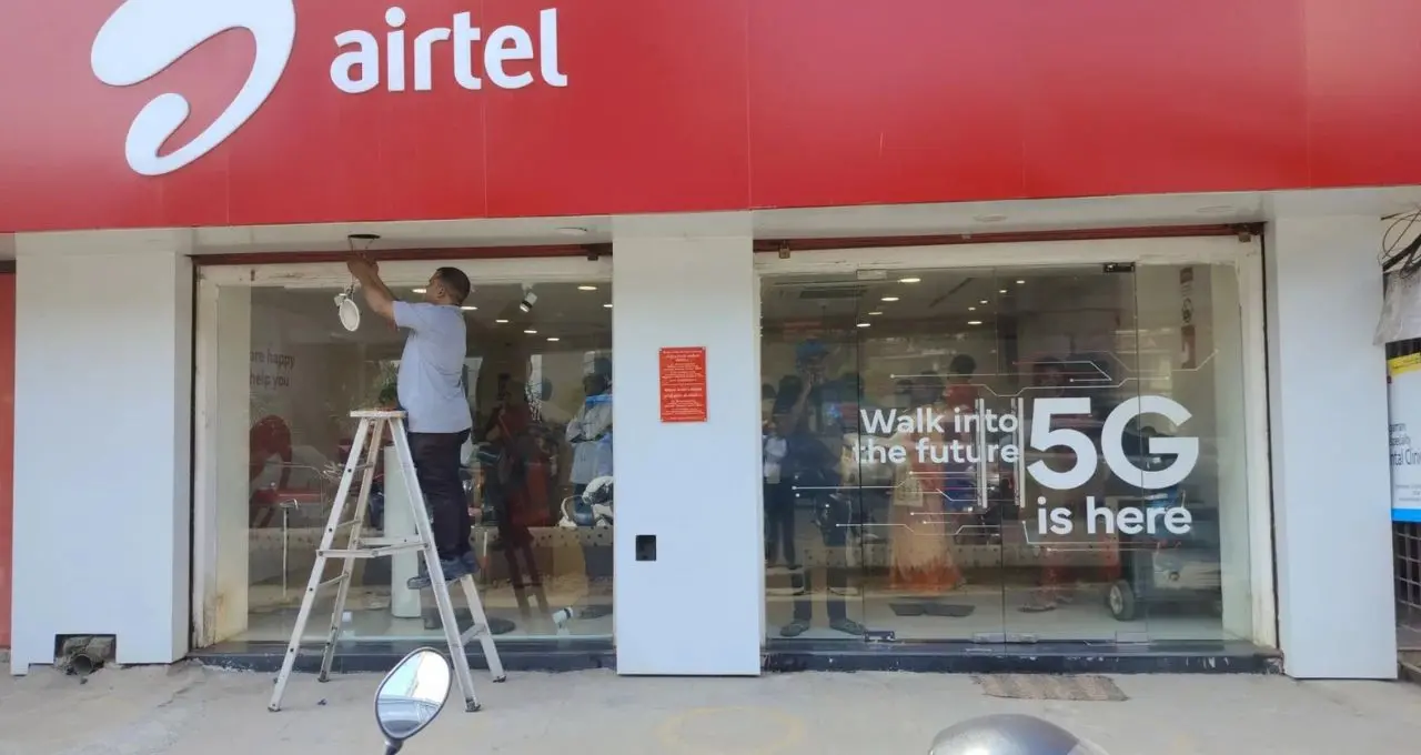 Airtel Recharge Plan: মাত্র ১৮৫ টাকা থেকে নতুন ৩টি ভয়েস-অনলি রিচার্জ প্ল্যান! আনলিমিটেড কলিং, ৩০০ SMS-সহ কী কী সুবিধা?
