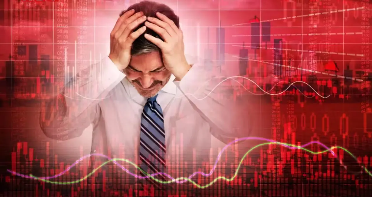 Stock Market: शेयर बाजार में बड़ी गिरावट, सेंसेक्स 876 अंक टूटा; एक्सिस बैंक और अल्ट्राटेक सीमेंट में बिकवाली