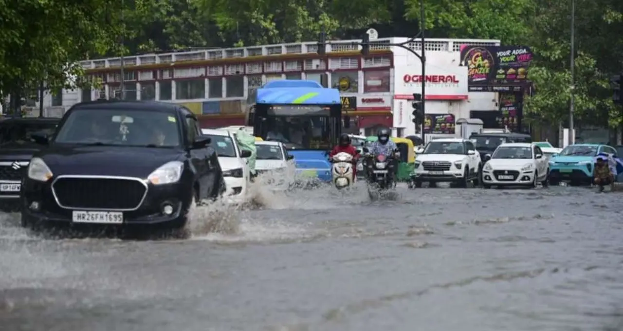 Weather Alert: दिल्ली-UP समेत 13 राज्यों में बारिश और आंधी का अलर्ट, 80 किमी प्रति घंटे तक चल सकती हैं हवाएं