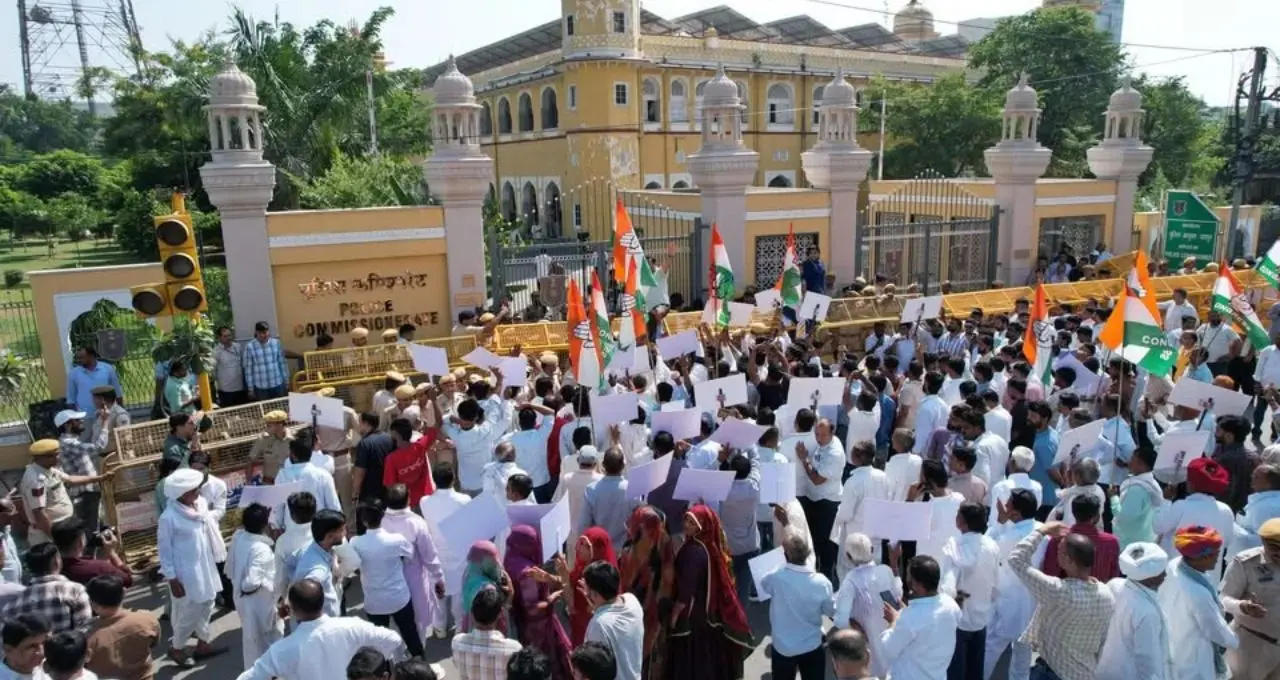 रितु बराला केस: जयपुर में जीरो FIR की मांग पर कांग्रेस का धरना, पुलिस से धक्का-मुक्की