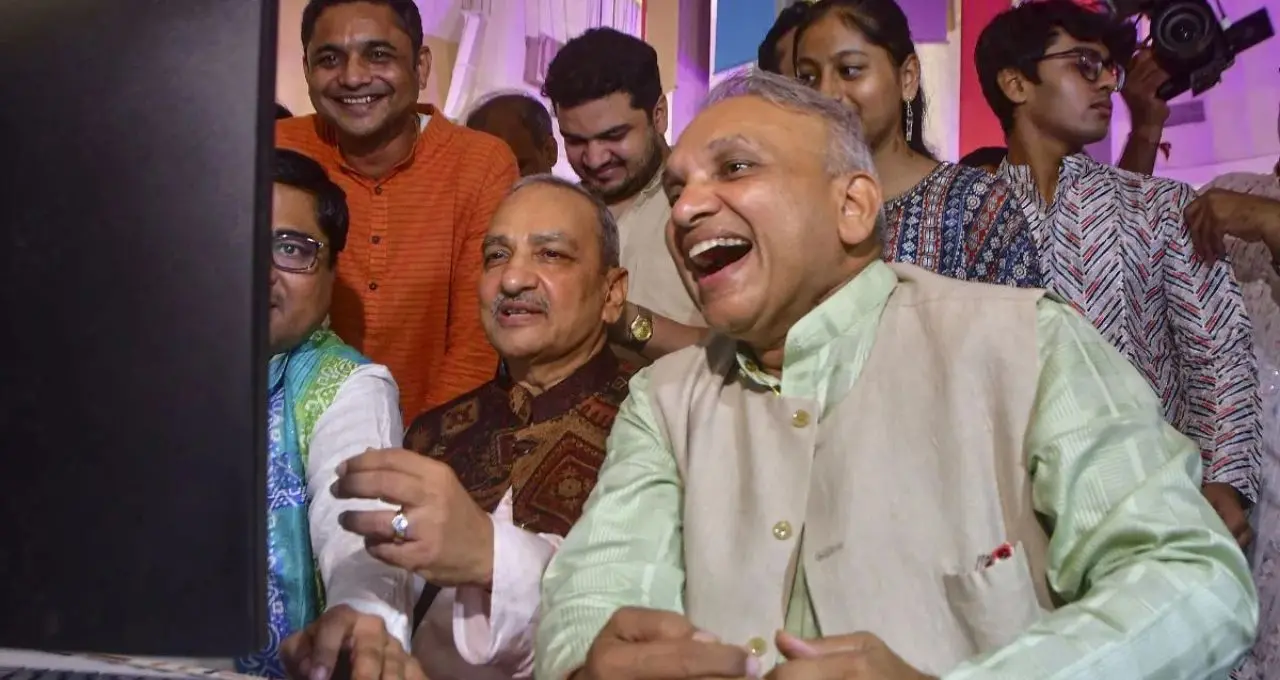 Muhurat Trading 2026: BSE-NSE ने जारी किया मुहूर्त ट्रेडिंग का समय, जानें दिवाली पर कब बंद रहेगा शेयर बाजार
