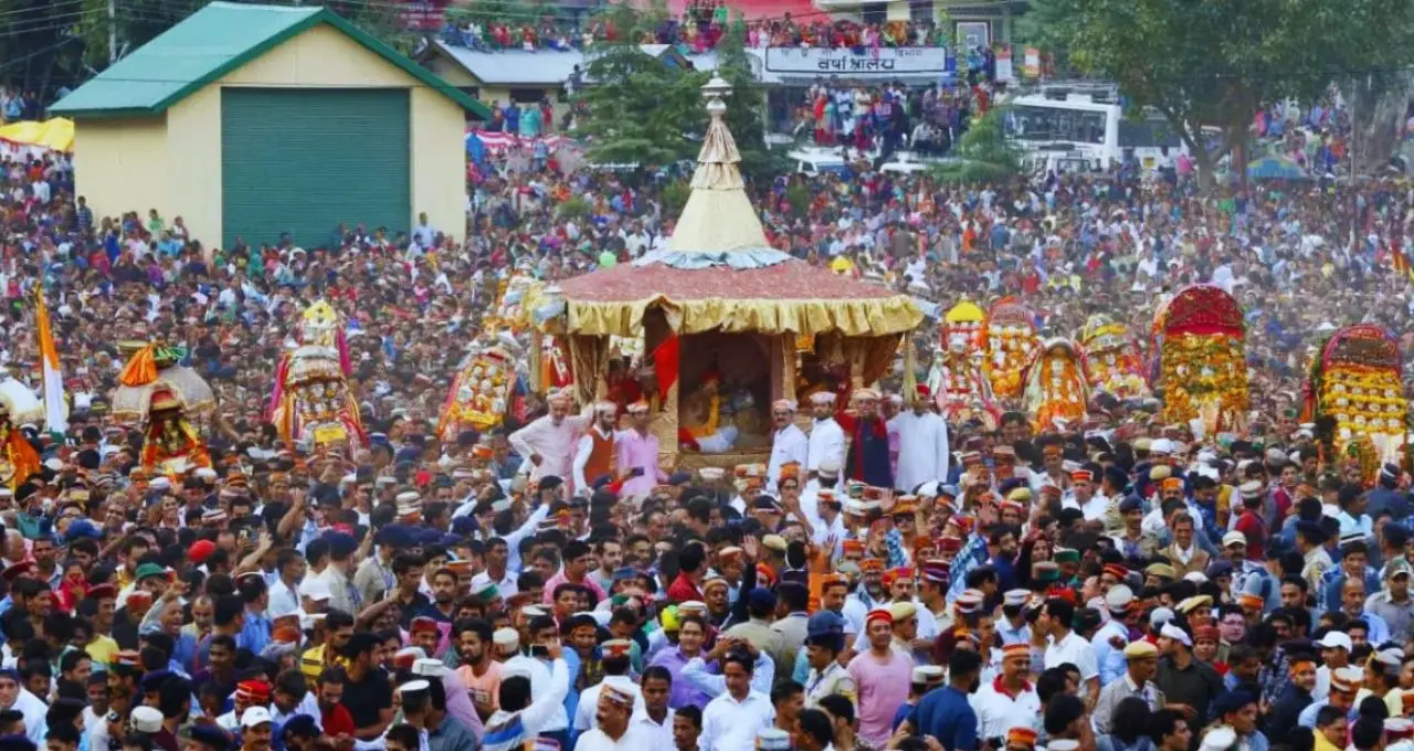 कुल्लू दशहरा 2026 शुरू, 347 देवी-देवताओं को न्योता; 366 साल पुरानी देव परंपरा बनेगी आकर्षण