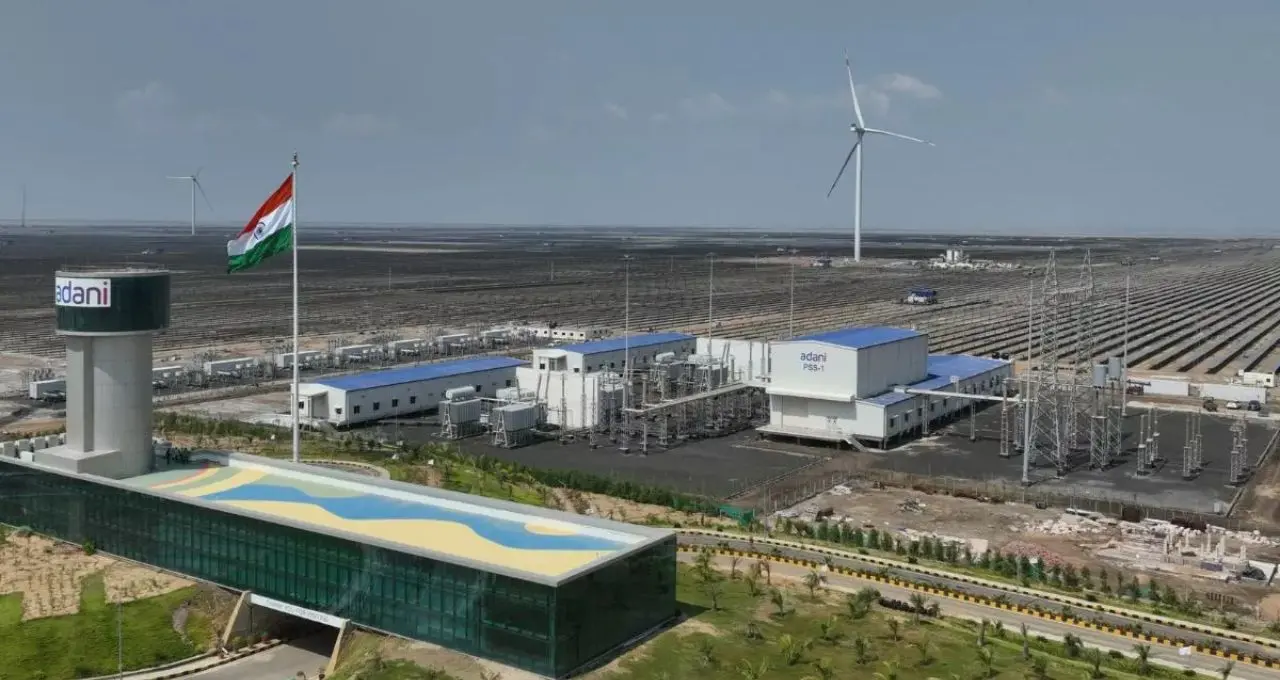 Adani Green Energy Q2 Results: अदाणी ग्रीन एनर्जी का मुनाफा 15% बढ़ा, रेवेन्यू में 39% की दमदार ग्रोथ