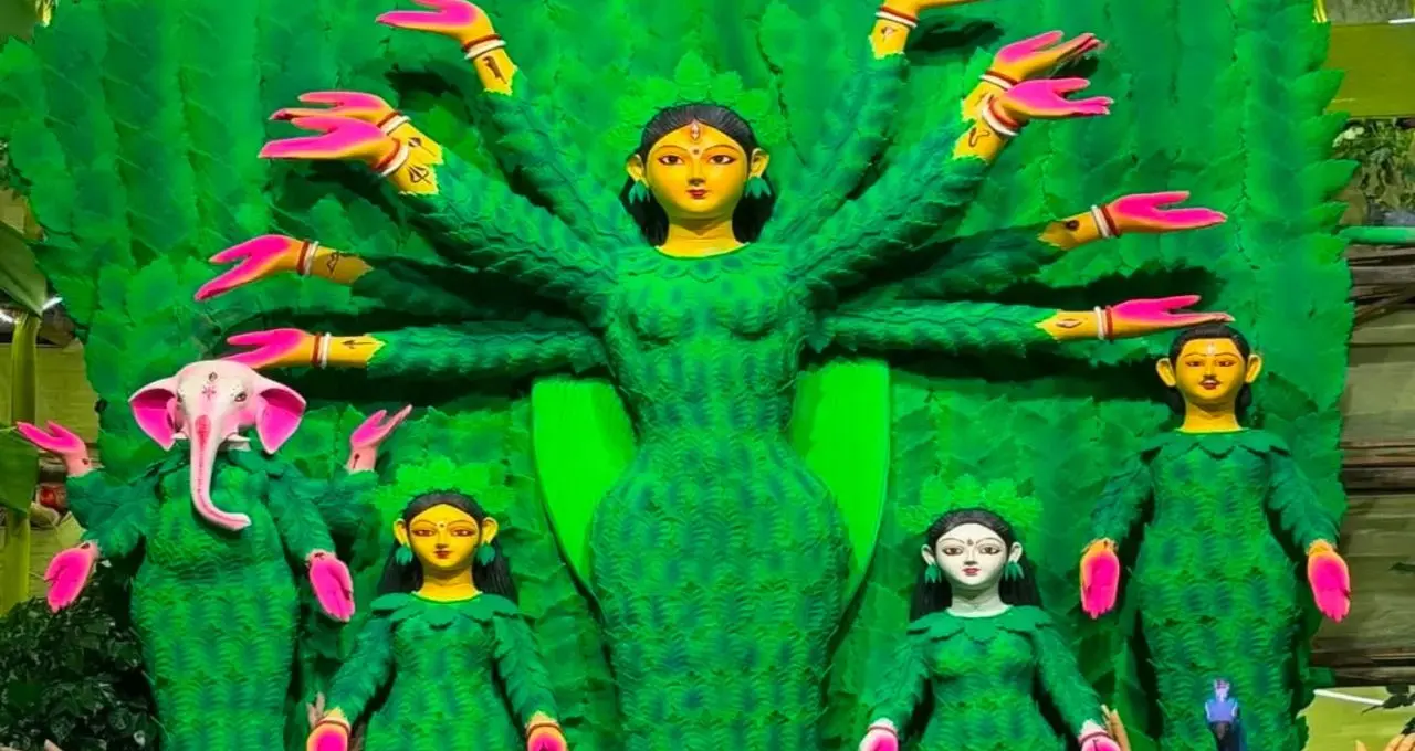 Durga Puja 2026: হাজার গাছের সবুজে সেজেছে দুর্গামণ্ডপ! নারকেল-সুপারি পাতা থেকে মানিপ্লান্ট, বসিরহাটের বঙ্গশ্রী ক্লাবের অভিনব উদ্যোগ

