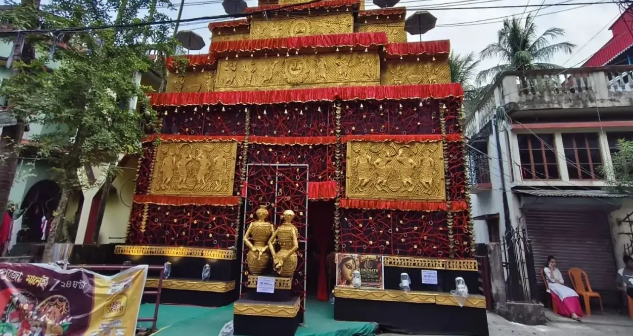Durga Puja 2026: রাশিয়ান চার্চের মাথায় ত্রিশূল, সন্ধ্যায় শিবতাণ্ডব! কলকাতাকে টেক্কা দিতে মধ্যমগ্রামে একের পর এক চমক

