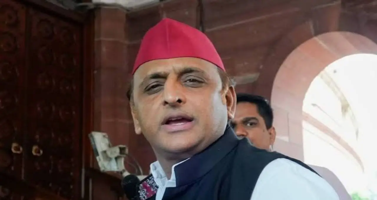 UP Politics: रामपुर जेल में आजम खां से मिलेंगे अखिलेश यादव, 2027 चुनाव से पहले बन सकती है रणनीति

