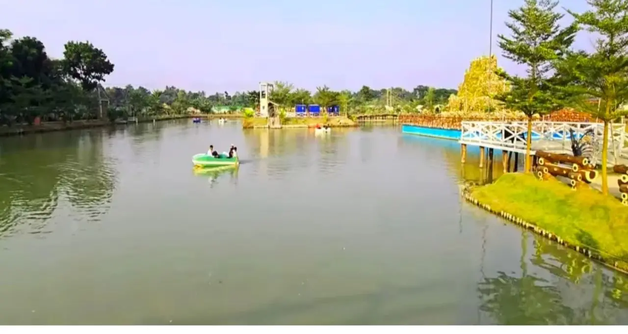 Maldives in Bengal: পুজোর ছুটিতে কলকাতার কাছেই মালদ্বীপের স্বাদ! জলের উপর ভাসমান কটেজে কাটান ছুটি, কোথায় রয়েছে এই মনোরম ঠিকানা?
