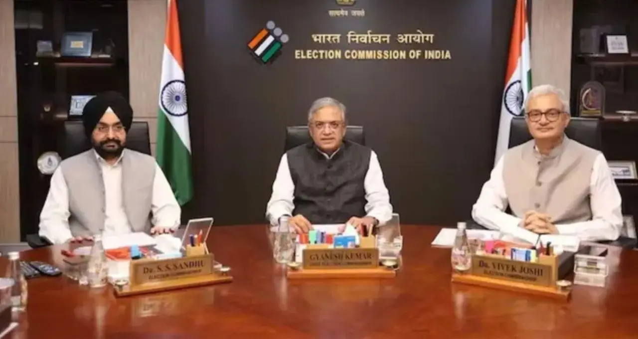 Election Commission Controversy: दो चुनाव आयुक्तों ने कैबिनेट सचिव को क्यों लिखी चिट्ठी? RTI खुलासे से उठे सवाल