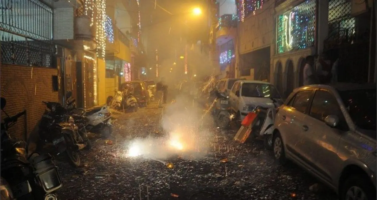 Delhi Diwali Crackers Ban: क्या दिवाली पर ग्रीन पटाखे जलाने की मिलेगी छूट? सुप्रीम कोर्ट के फैसले पर नजर