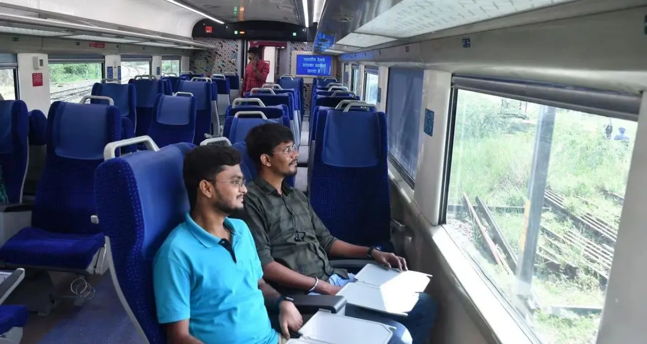 Indian Railways: বন্দে ভারত-সহ ৫ সুপারফাস্ট ট্রেনে চালু নতুন পরিষেবা! ২ ঘণ্টার মধ্যে যাত্রীদের অভিযোগ মেটানোর উদ্যোগ, রেলের বড় পদক্ষেপ