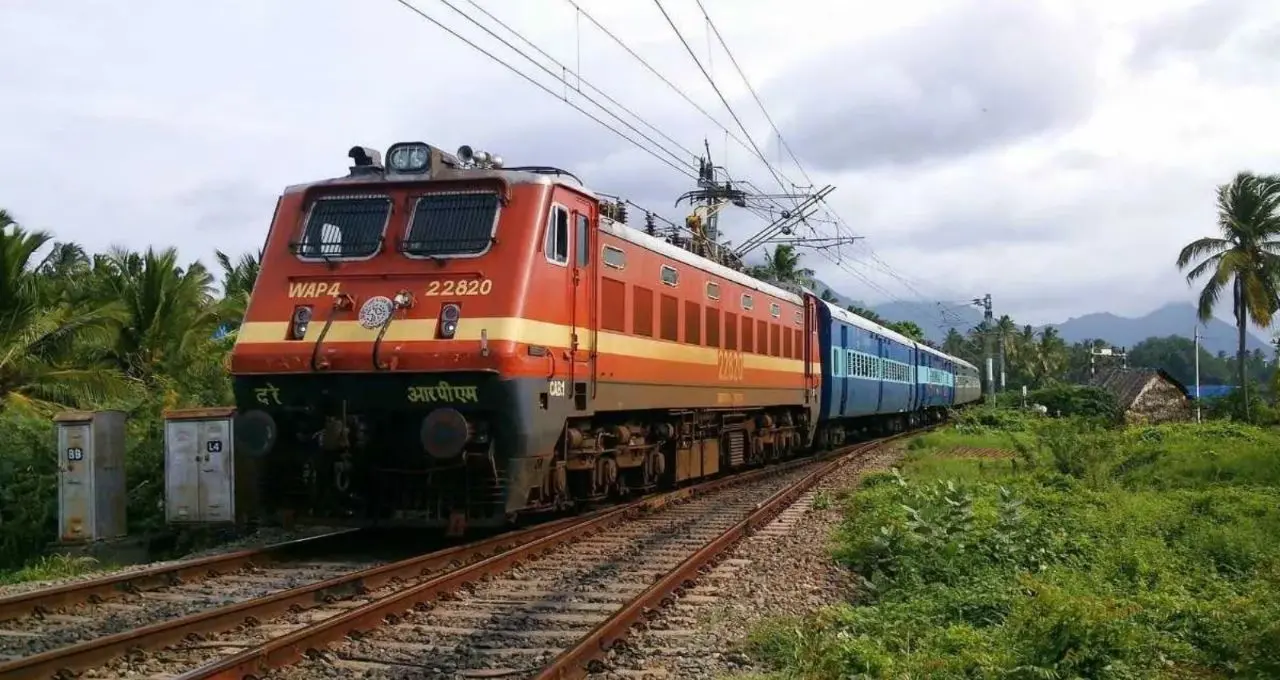 Indian Railways: বন্দে ভারত-সহ ৫ সুপারফাস্ট ট্রেনে চালু নতুন পরিষেবা! ২ ঘণ্টার মধ্যে যাত্রীদের অভিযোগ মেটানোর উদ্যোগ, রেলের বড় পদক্ষেপ