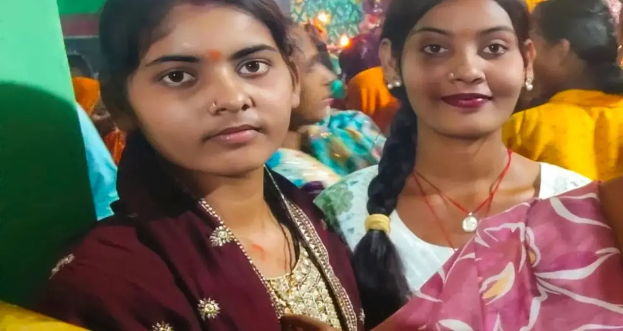 Malda News: দশমীর রাতে মেলা দেখতে গিয়ে নিখোঁজ স্ত্রী ও শ্যালিকা! বিদ্রোহী মোড় পেরোতেই উধাও, রাতভর খুঁজেও মিলল না সন্ধান
