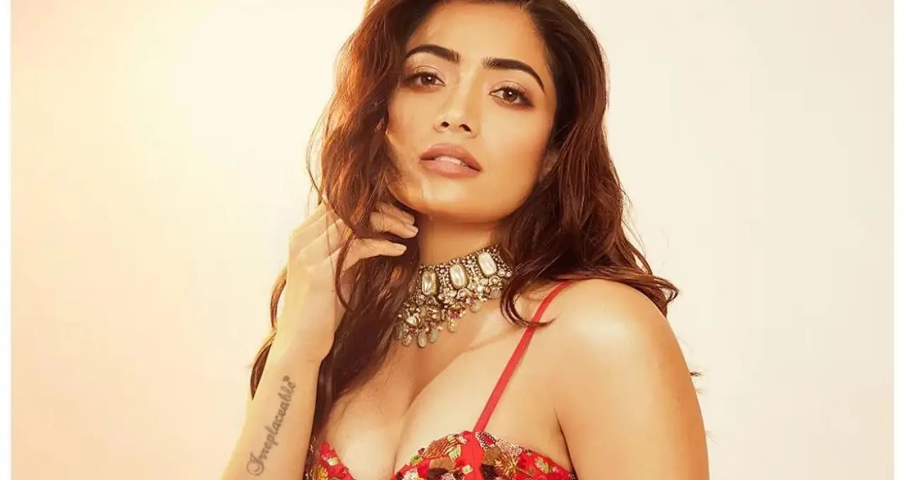 Rashmika Mandanna: ‘বিকিনি পরতে স্বচ্ছন্দ নই’, অন্তরঙ্গ দৃশ্য নিয়ে মুখ খুললেন রশ্মিকা! নিজের সীমা বুঝতে সাহস দেন বিজয় দেবেরাকোন্ডা
